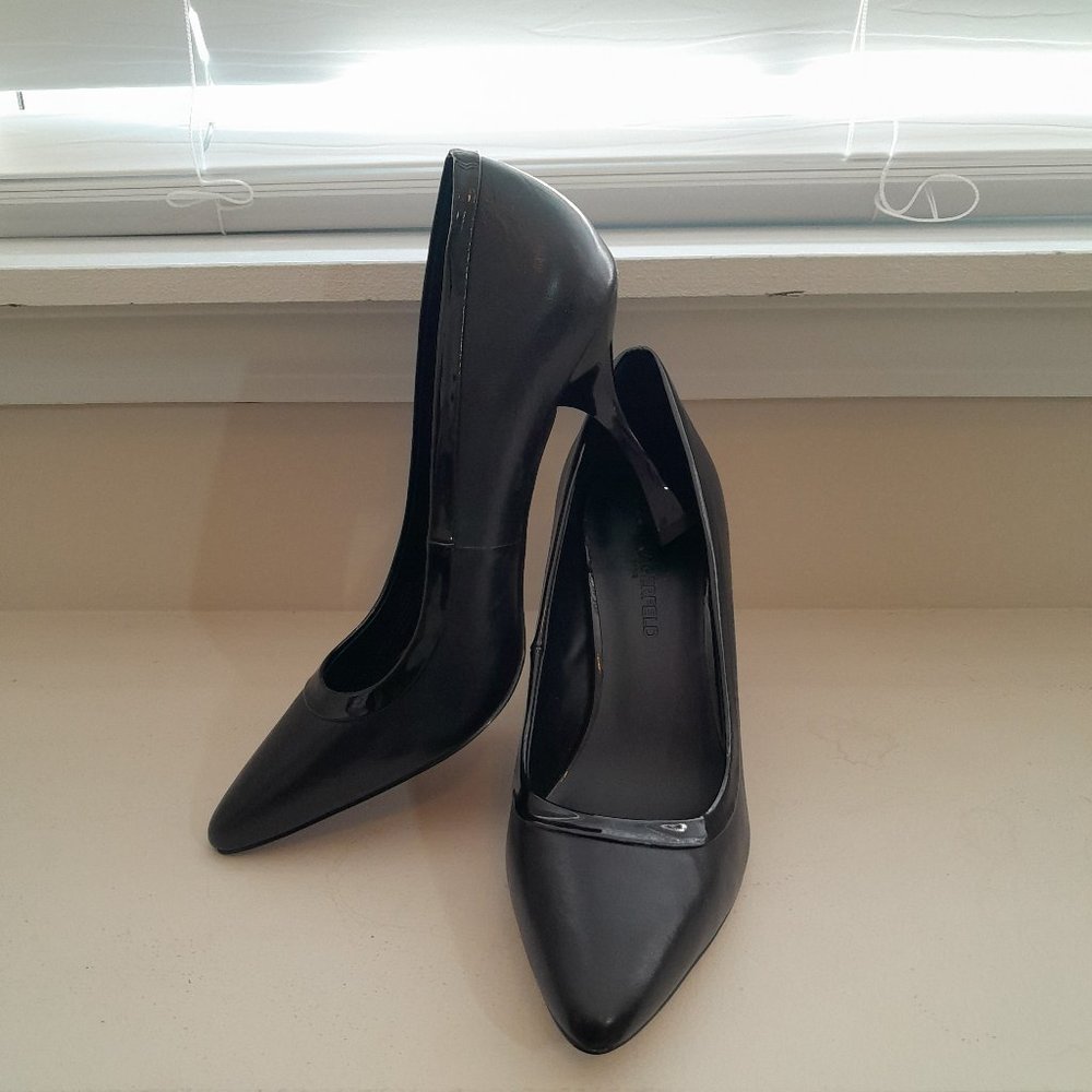 Karl Lagerfeld Tuxedo Spool Heel Black Pumps - Picture 8 of 8